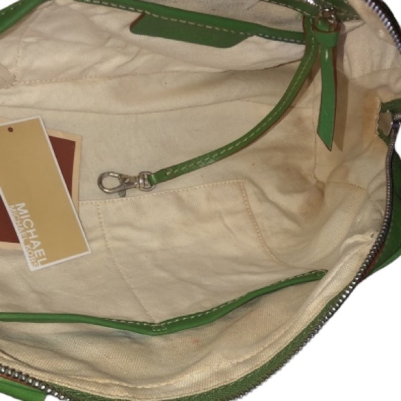 Micheal Kors Astor Green Studded Leather bag Inside Zip pockets - Picture 5 of 15